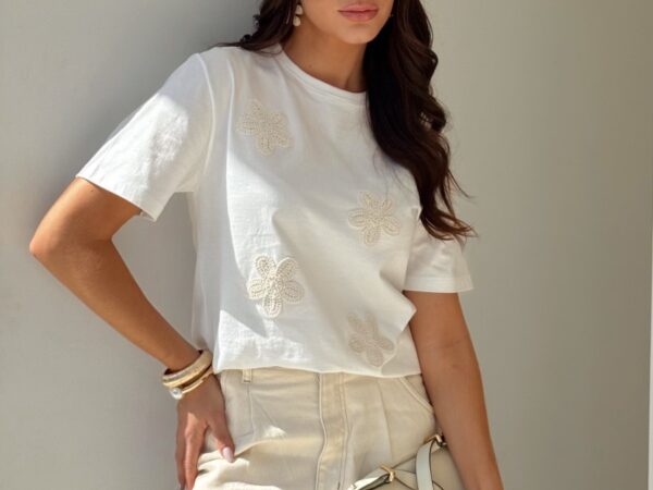 T-Shirt Marília - Flores de Crochê - Escolha o tamanho